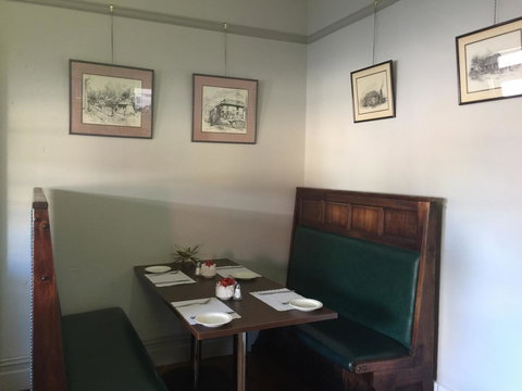 Ten Dollar Town Motel - Foster Accommodation 2