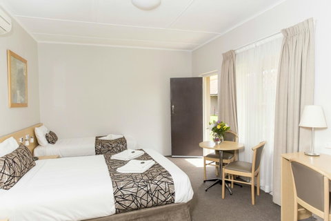 Bathurst Motor Inn - Foster Accommodation 24