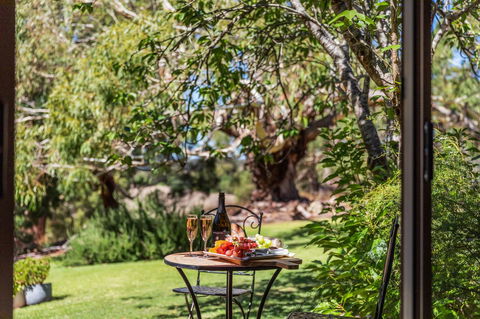 Adelaide Hills Retreats - Foster Accommodation 12