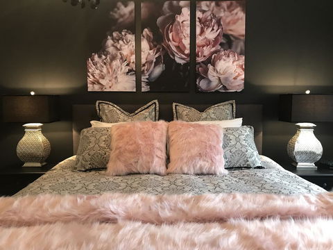 Adelaide Hills Retreats - Foster Accommodation 1