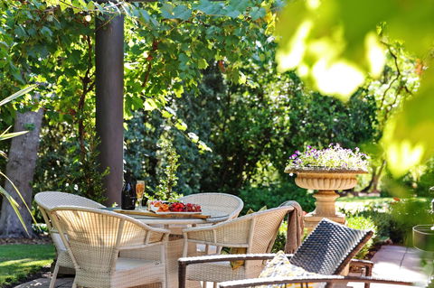 Adelaide Hills Retreats - Foster Accommodation 10