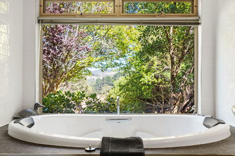 Adelaide Hills Retreats - Foster Accommodation 13