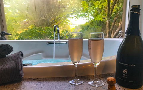 Adelaide Hills Retreats - Foster Accommodation 0