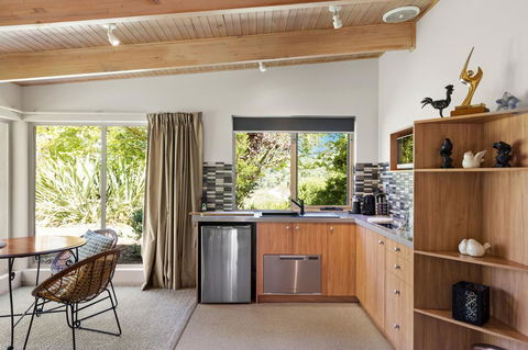 Adelaide Hills Retreats - Foster Accommodation 24