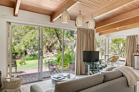 Adelaide Hills Retreats - Foster Accommodation 16