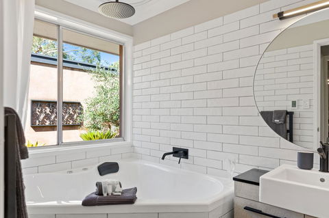 Adelaide Hills Retreats - Foster Accommodation 17