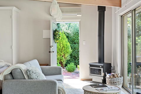 Adelaide Hills Retreats - Foster Accommodation 20