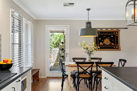 Adelaide Hills Retreats - Foster Accommodation 8