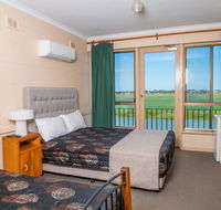 Tailem Bend Riverside Hotel - Foster Accommodation