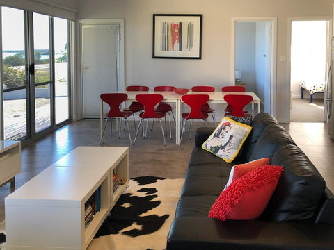 Beachview - Foster Accommodation 9