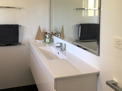 Beachview - Foster Accommodation 22