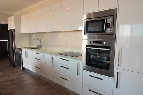 Beachview - Foster Accommodation 12