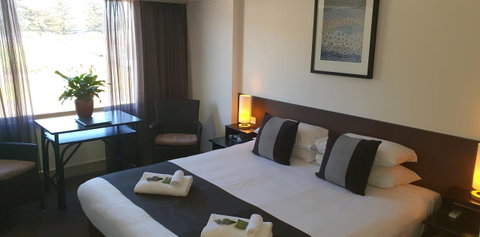 Nightcap At Hotel Victor - Foster Accommodation 2