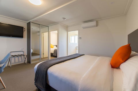 Mick O\'Sheas - Foster Accommodation 14