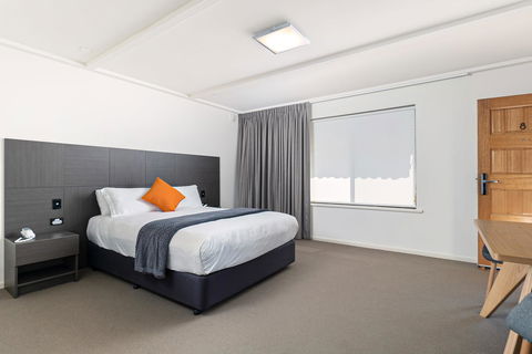 Mick O\'Sheas - Foster Accommodation 4