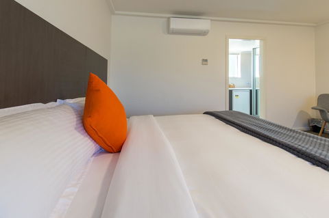 Mick O\'Sheas - Foster Accommodation 15