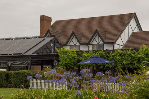 Mick O\'Sheas - Foster Accommodation 37