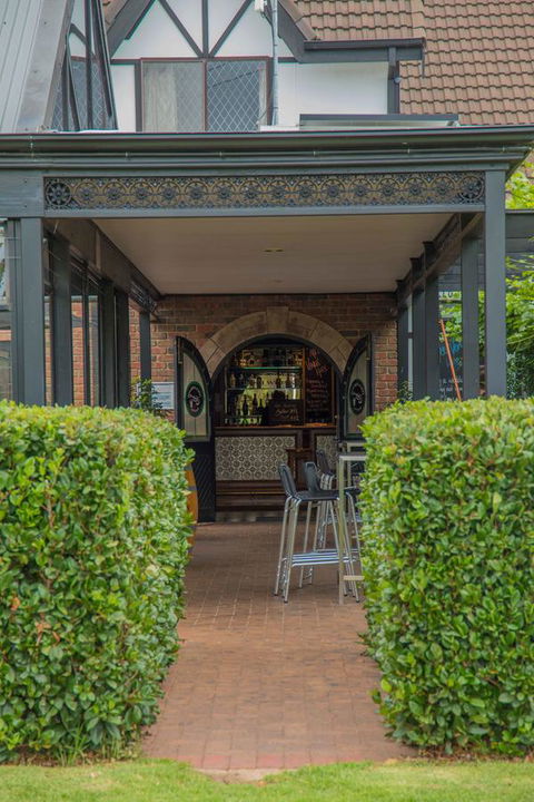 Mick O\'Sheas - Foster Accommodation 40