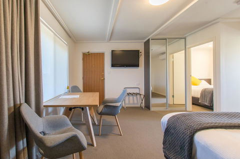Mick O\'Sheas - Foster Accommodation 5