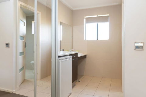 Mick O\'Sheas - Foster Accommodation 3