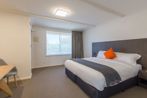 Mick O\'Sheas - Foster Accommodation 9