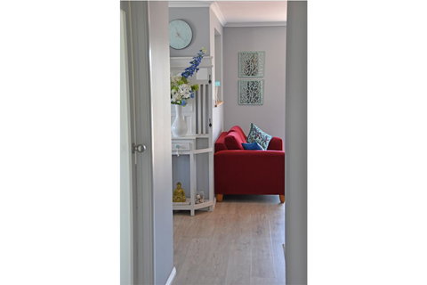 Beach Life Retreat - Foster Accommodation 4