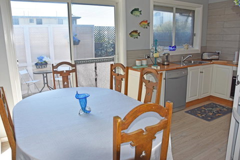 Beach Life Retreat - Foster Accommodation 11