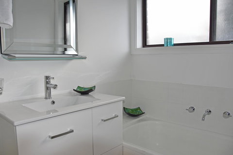 Beach Life Retreat - Foster Accommodation 7