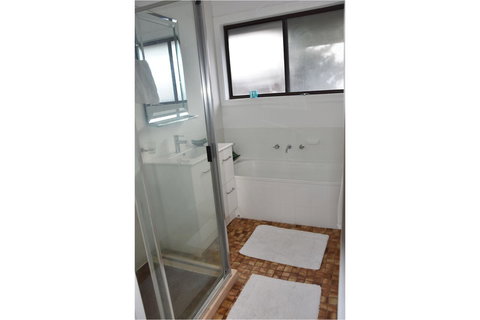 Beach Life Retreat - Foster Accommodation 13