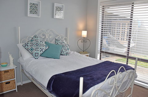 Beach Life Retreat - Foster Accommodation 6