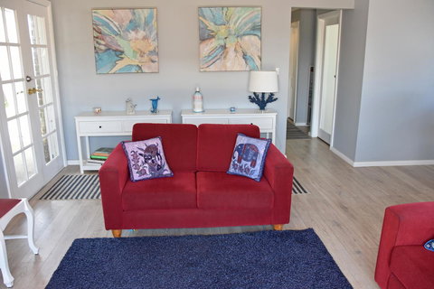 Beach Life Retreat - Foster Accommodation 0