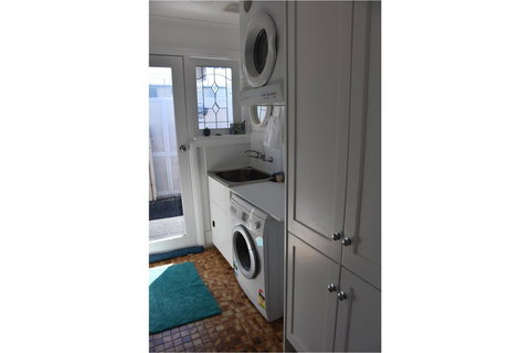 Beach Life Retreat - Foster Accommodation 14