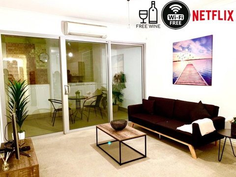 Project BNB On Waymouth - Foster Accommodation 0