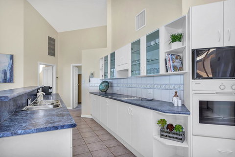 Sail Away - Foster Accommodation 6