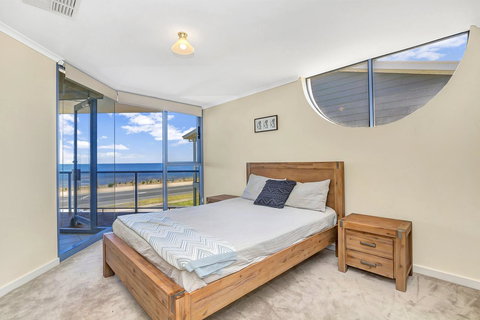 Sail Away - Foster Accommodation 7