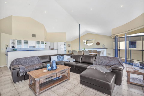 Sail Away - Foster Accommodation 5