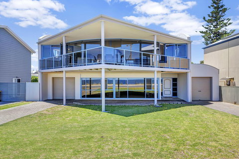 Sail Away - Foster Accommodation 3