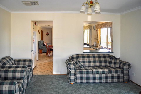 Baywatch - Foster Accommodation 5