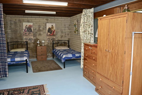 Dolphinview - Foster Accommodation 10