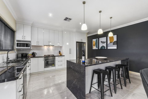 Accommodation On Lansell 2 - Foster Accommodation 0