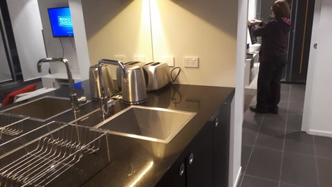 Luxury Apartment - Foster Accommodation 7