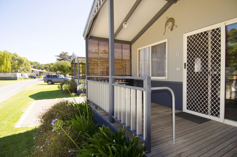Lakeside Tourist Park - Foster Accommodation 11