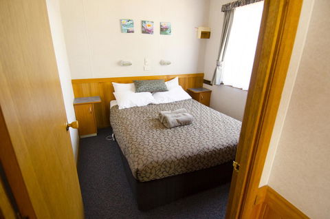 Lakeside Tourist Park - Foster Accommodation 14