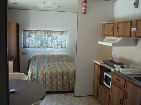 Lakeside Tourist Park - Foster Accommodation 13
