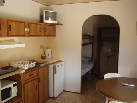 Lakeside Tourist Park - Foster Accommodation 16