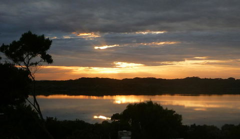 Lakeside Tourist Park - Foster Accommodation 12