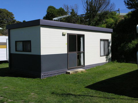 Lakeside Tourist Park - Foster Accommodation 4