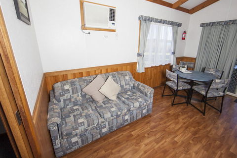 Lakeside Tourist Park - Foster Accommodation 6