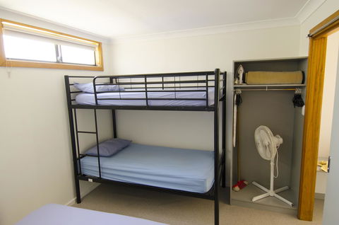 Lakeside Tourist Park - Foster Accommodation 8