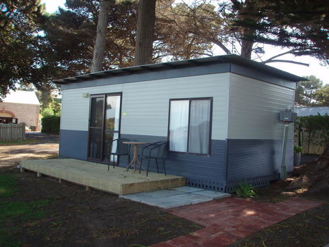 Lakeside Tourist Park - Foster Accommodation 10